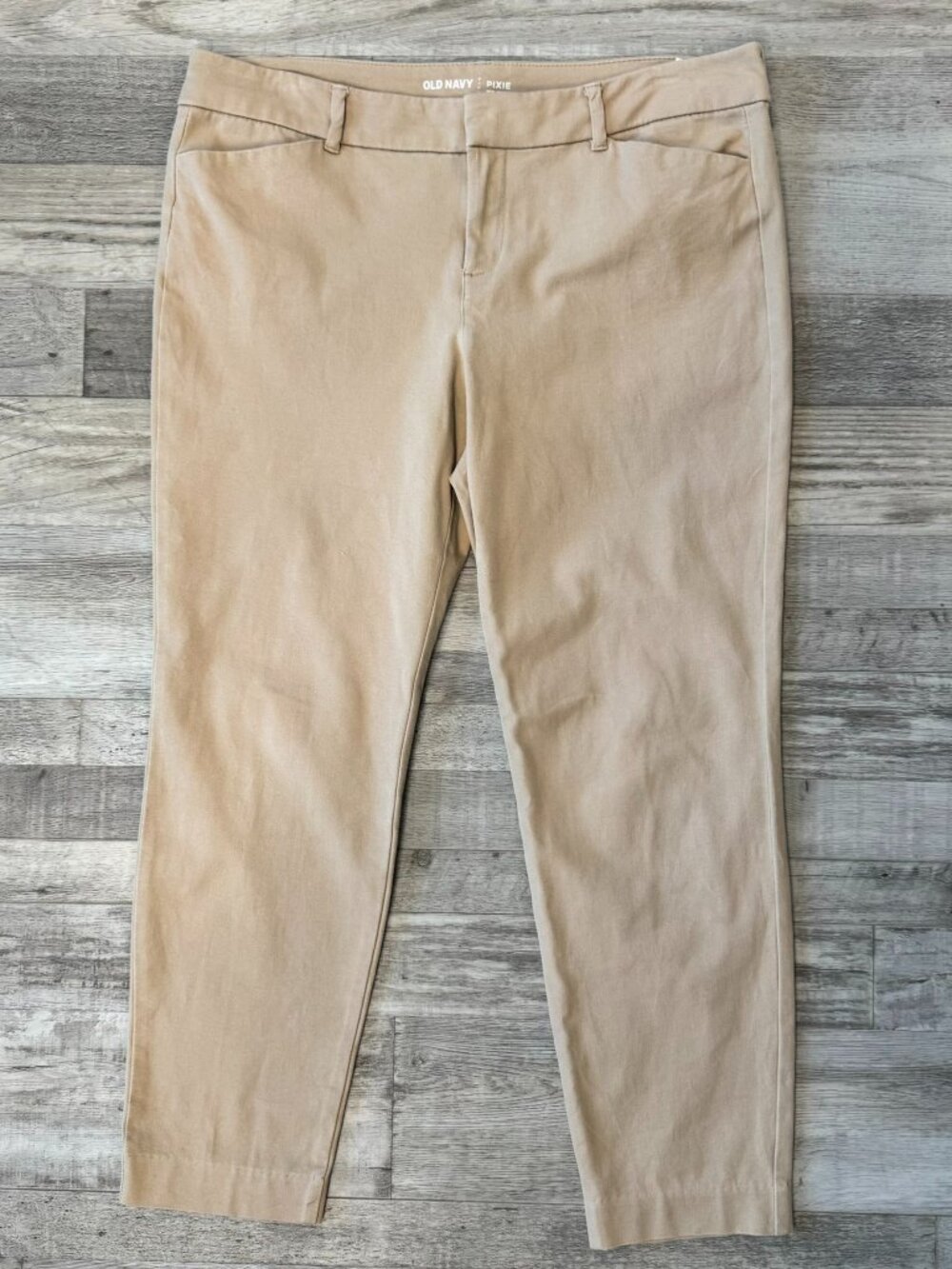 Old Navy Beige Mid Rise Pixie Pants Size 12 Ankle Crop J29